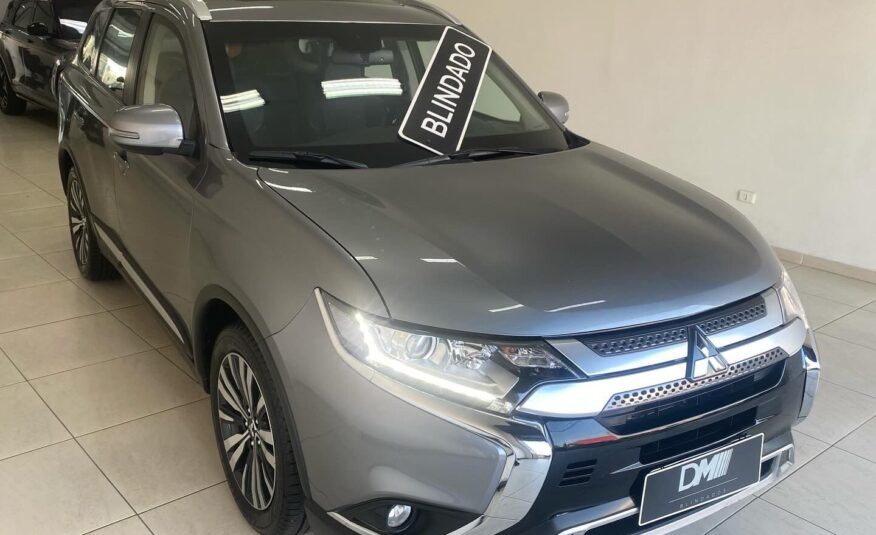 MITSUBISHI OUTLANDER 2.0 MIVEC GASOLINA HPE AUTOMÁTICO 7 LUGARES